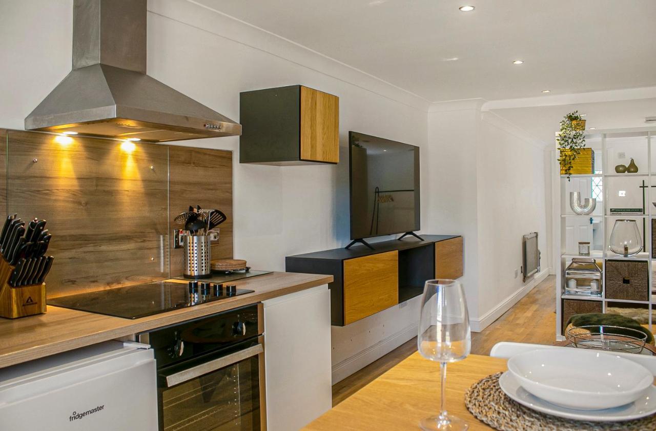 The Annex - Unparalleled Beach Front Luxury Accommodation - Private South West Facing Patio Area - Pet Friendly - Sky - Netflix - Super Fast Wi-Fi - Stones Throw To The Beach Bournemouth Exterior foto